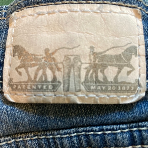 Levi Medium Washed Denim Shorts - Picture 4 of 6